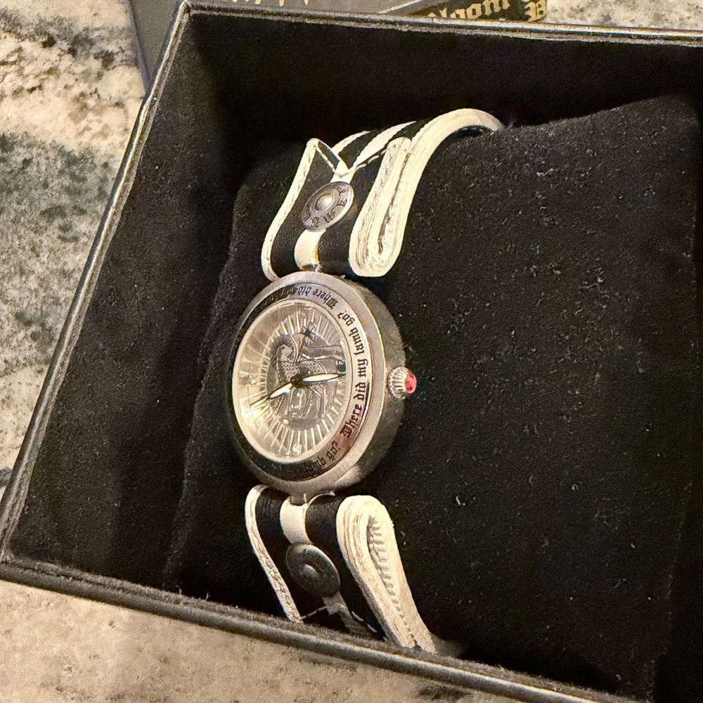 L.A.M.B Watch from Gwen Stefani - Picture 5 of 13